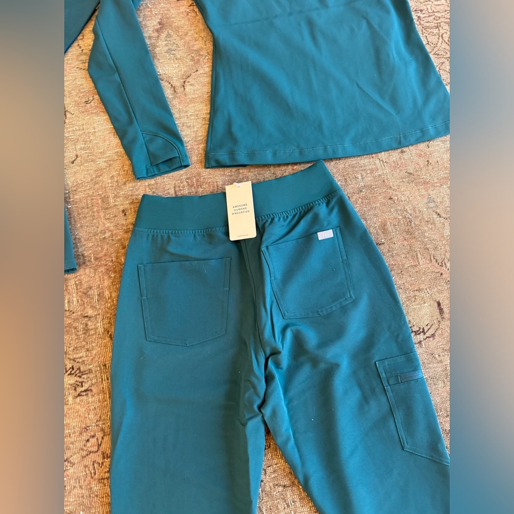 NWT 3-Pc Gorgeous Caribbean Blue FIGS set - Picture 5 of 11